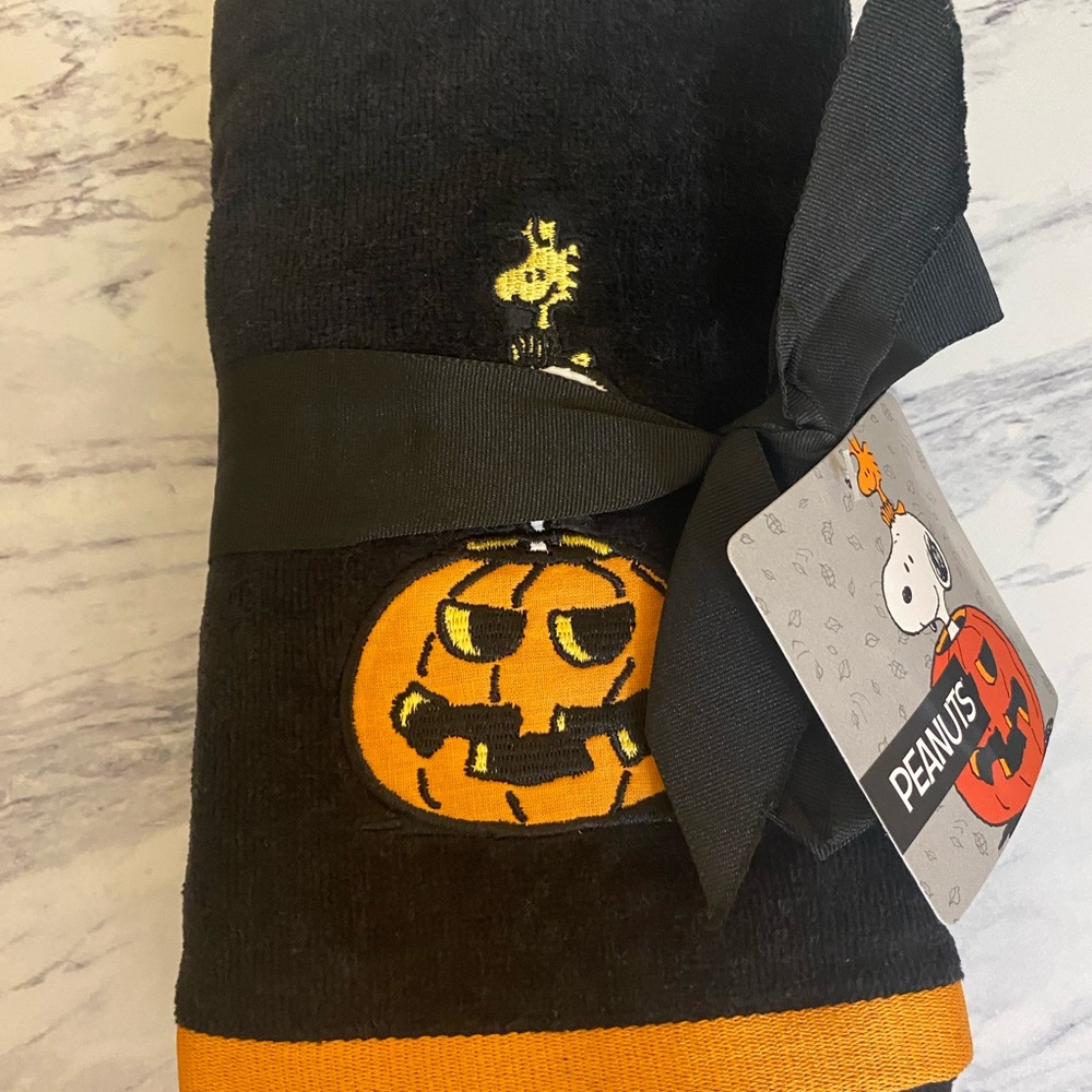 Peanuts Halloween 🎃 Snoopy & Woodstock Hand Towel set